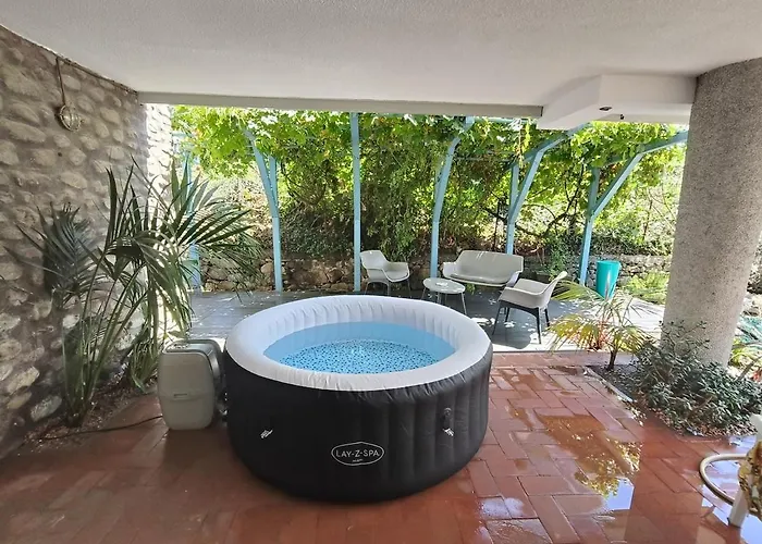 Pieds Dans L'eau Terrace, & Cactus Daire Bordighera